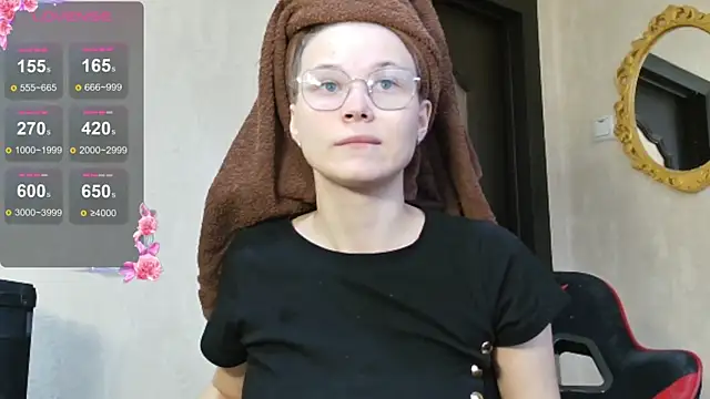 Snapshot of PrettyMegan chatting on November 26, 2025, 11:10 am PrettyMegan online show from November 26, 2025, 11:10 am