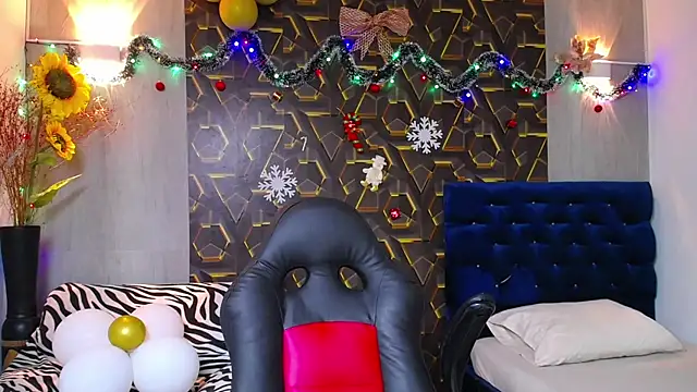 miss leidy  online show from November 16, 2025, 3:55 am