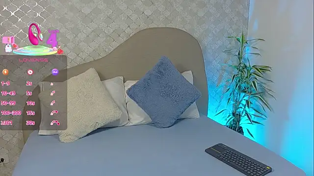 Snapshot of RILLEY_ALLEN chatting on November 19, 2025, 7:36 pm RILLEY ALLEN online show from November 19, 2025, 7:36 pm