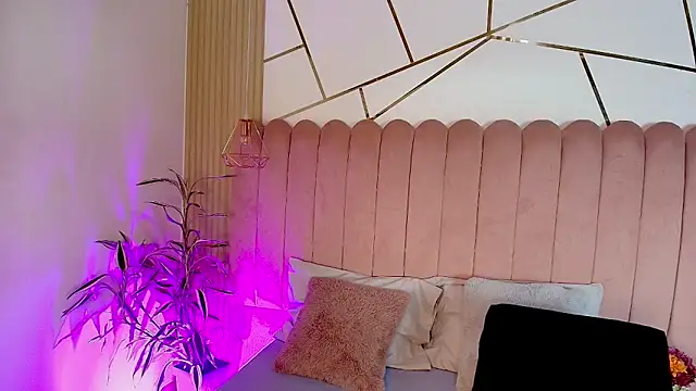 Snapshot of RILLEY_ALLEN chatting on October 18, 2025, 3:36 pm RILLEY ALLEN online show from October 18, 2025, 3:36 pm