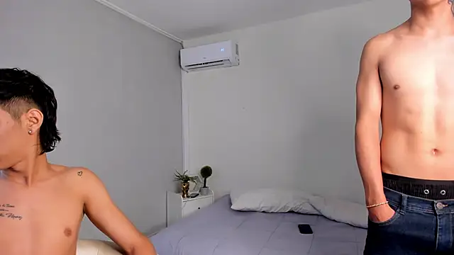 Handsomeboyss19 online show from October 9, 2025, 3:07 am