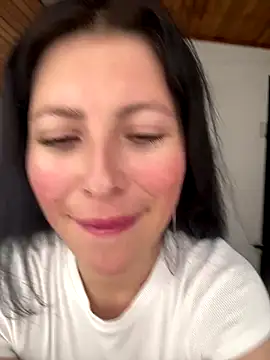 Mia salinass online show from September 12, 2025, 7:13 pm