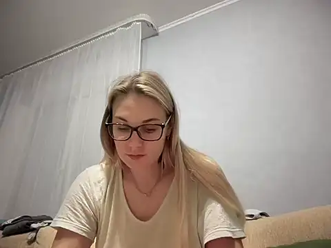 NikexPretty online show from November 28, 2025, 2:12 am