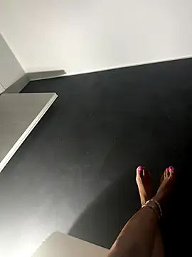 BabyLeopard online show from September 23, 2025, 7:43 pm