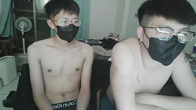 zhu000000 online show from April 11, 2026, 1:37 pm