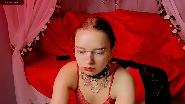 Snapshot of Bloom_evl chatting on December 17, 2025, 12:43 pm Bloom evl online show from December 17, 2025, 12:43 pm