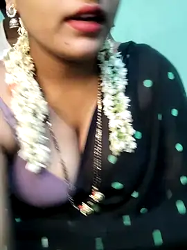 Snapshot of Shneeha_le chatting on September 19, 2025, 9:13 am Shneeha le online show from September 19, 2025, 9:13 am