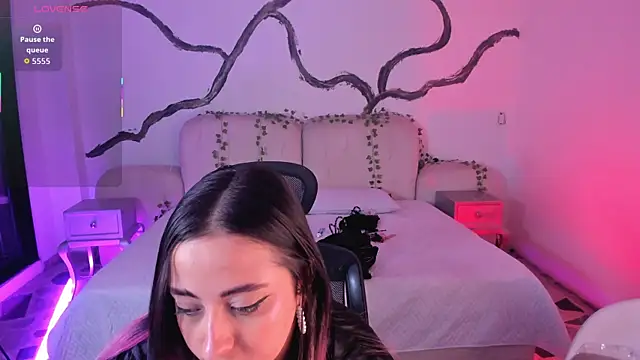Snapshot of SarahCastro1_ chatting on September 15, 2025, 4:02 am SarahCastro1 online show from September 15, 2025, 4:02 am
