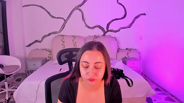 Snapshot of SarahCastro1_ chatting on September 12, 2025, 4:01 am SarahCastro1 online show from September 12, 2025, 4:01 am