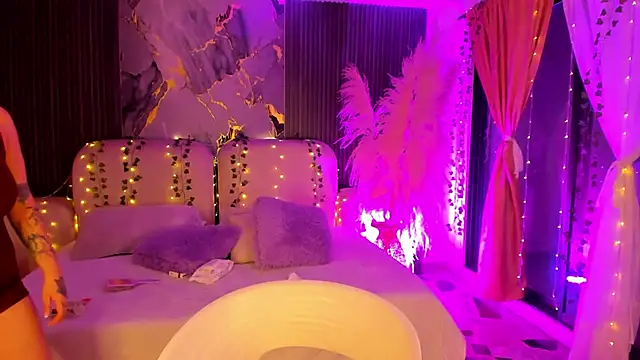 SarahCastro1  online show from March 17, 2026, 4:37 am