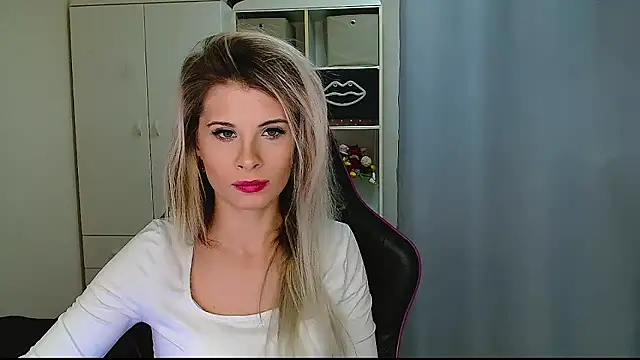 KristineGlow online show from January 13, 2026, 7:23 am