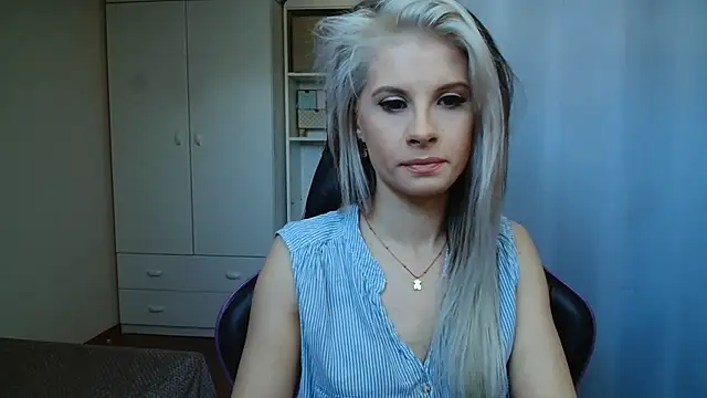 KristineGlow online show from May 22, 2026, 6:22 am