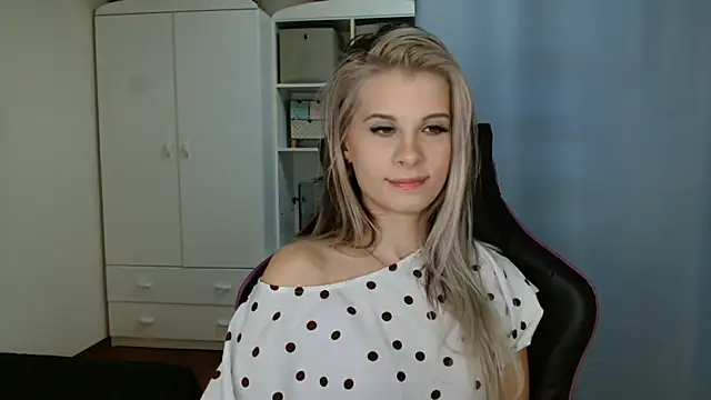 KristineGlow online show from March 27, 2026, 8:26 am