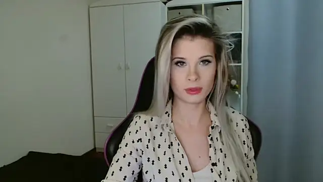 KristineGlow online show from January 8, 2026, 7:25 am