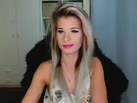 KristineGlow online show from December 2, 2025, 7:21 am