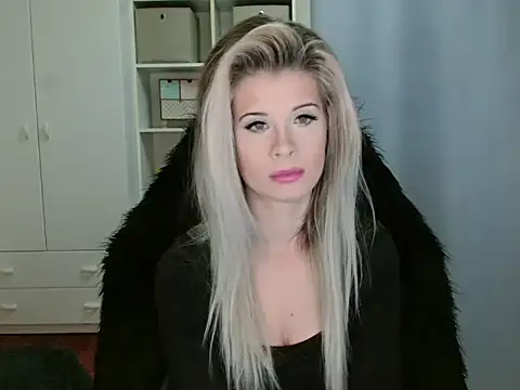 KristineGlow online show from November 21, 2025, 7:07 am