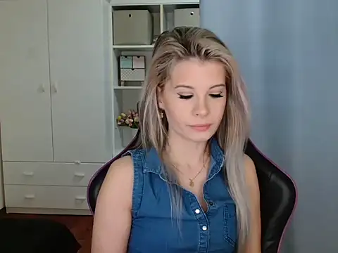 KristineGlow online show from February 28, 2026, 7:08 am