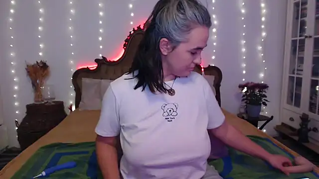 SilkenSin online show from November 13, 2025, 9:57 am