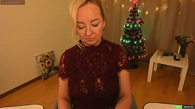 Snapshot of sexmom8 chatting on December 22, 2025, 12:16 pm sexmom8 online show from December 22, 2025, 12:16 pm