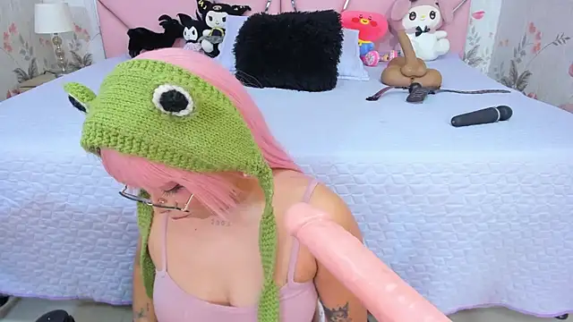 Snapshot of SafiroAgataaa chatting on February 1, 2026, 5:27 am SafiroAgataaa online show from February 1, 2026, 5:27 am