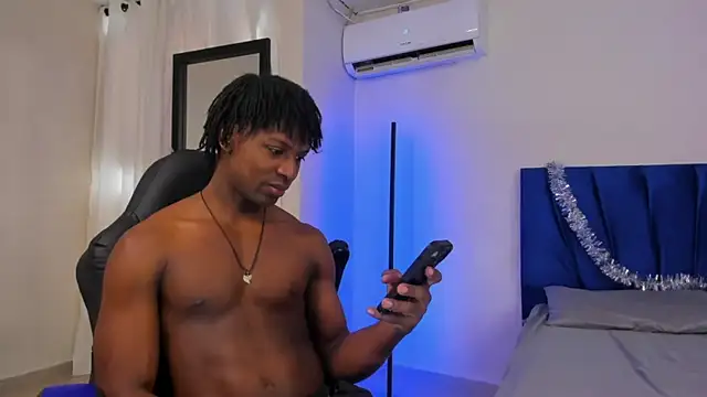 Snapshot of tau_montes chatting on January 8, 2026, 4:02 pm tau montes online show from January 8, 2026, 4:02 pm