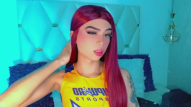 Daphnne Foxx online show from October 17, 2025, 8:43 pm