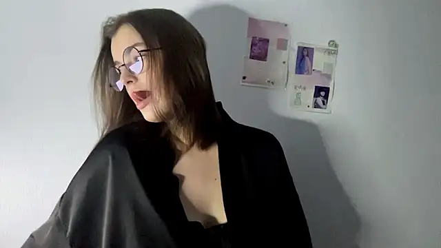 Snapshot of HoneyMist chatting on September 16, 2025, 3:13 pm HoneyMist online show from September 16, 2025, 3:13 pm