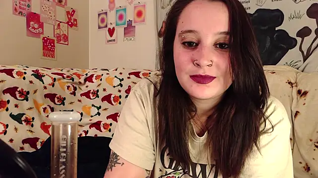 Snapshot of Shadow_Slut chatting on October 18, 2025, 1:07 am Shadow Slut online show from October 18, 2025, 1:07 am
