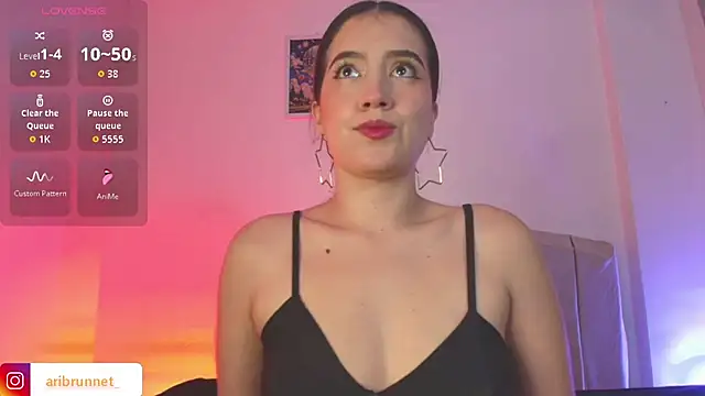 Snapshot of BrunnetAri_ chatting on June 24, 2026, 7:33 pm BrunnetAri online show from June 24, 2026, 7:33 pm