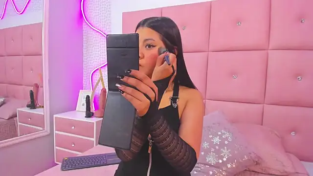 DaisySnugs1 online show from November 15, 2025, 11:03 am