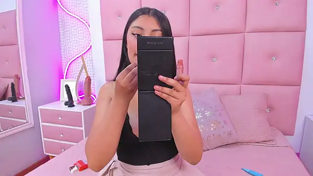 DaisySnugs1 online show from October 28, 2025, 11:53 am