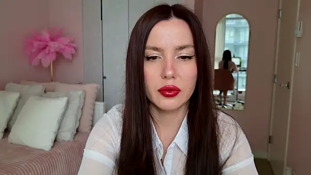 Snapshot of SirenSwitch chatting on November 15, 2025, 9:30 pm SirenSwitch online show from November 15, 2025, 9:30 pm