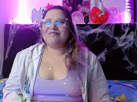 Snapshot of EmmaTower chatting on October 11, 2025, 7:26 pm EmmaTower online show from October 11, 2025, 7:26 pm
