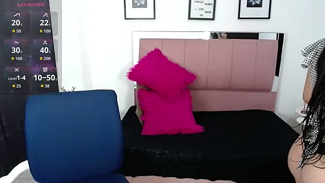 Snapshot of SammySmall_F_w chatting on December 22, 2025, 9:26 pm SammySmall F w online show from December 22, 2025, 9:26 pm