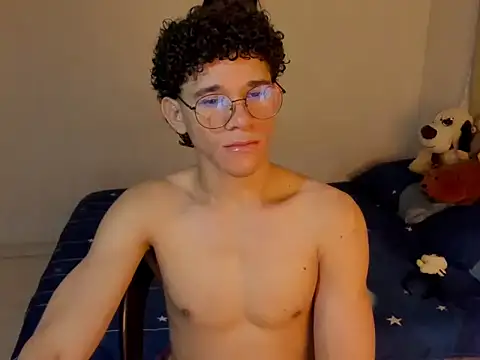 Snapshot of Tom_Blues chatting on October 22, 2025, 11:09 am Tom Blues online show from October 22, 2025, 11:09 am