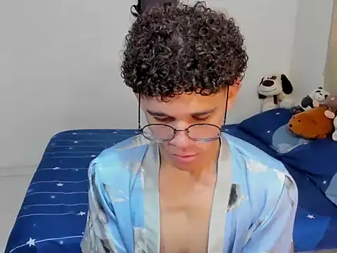 Snapshot of Tom_Blues chatting on October 21, 2025, 2:38 pm Tom Blues online show from October 21, 2025, 2:38 pm