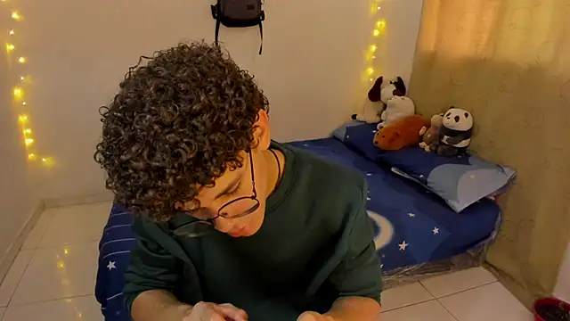 Snapshot of Tom_Blues chatting on November 26, 2025, 4:07 pm Tom Blues online show from November 26, 2025, 4:07 pm