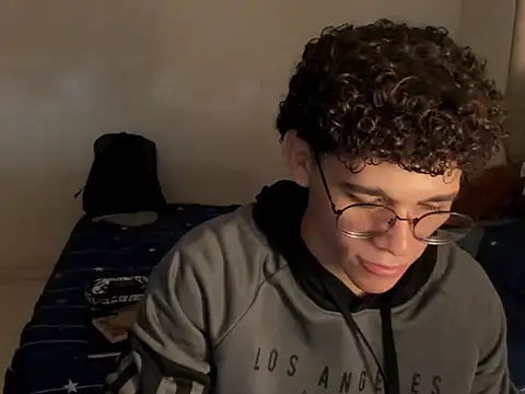 Snapshot of Tom_Blues chatting on October 27, 2025, 4:30 pm Tom Blues online show from October 27, 2025, 4:30 pm