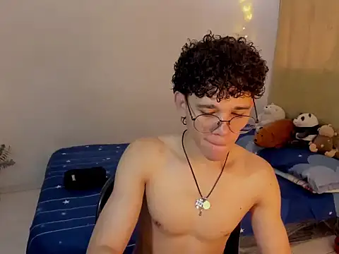 Snapshot of Tom_Blues chatting on November 6, 2025, 1:04 pm Tom Blues online show from November 6, 2025, 1:04 pm