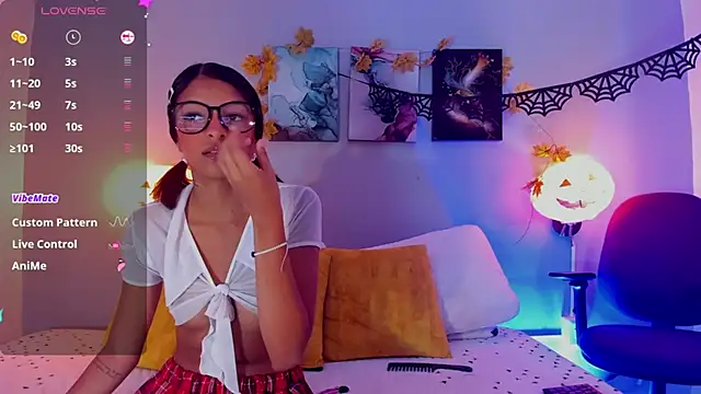 KimTayloor1 online show from October 18, 2025, 12:40 pm