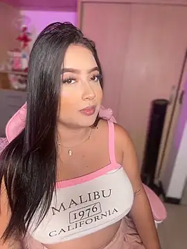 Emiily Moore1 online show from April 17, 2026, 10:01 pm