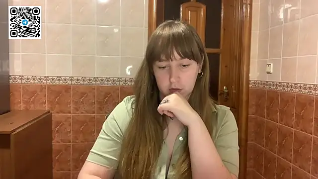 MaroonMoon  online show from November 12, 2025, 8:45 pm