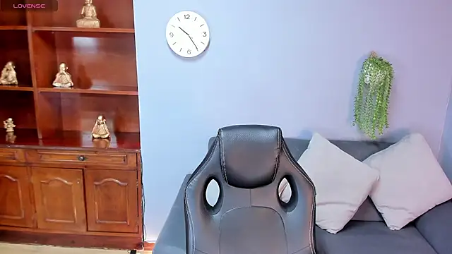 MeridaFox  online show from October 17, 2025, 5:26 pm