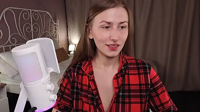 Snapshot of VesperaCeleste chatting on November 9, 2025, 8:40 am VesperaCeleste online show from November 9, 2025, 8:40 am