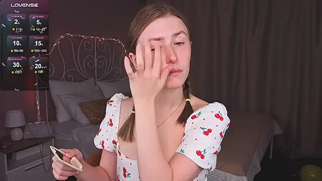 Snapshot of VesperaCeleste chatting on October 2, 2025, 5:33 am VesperaCeleste online show from October 2, 2025, 5:33 am