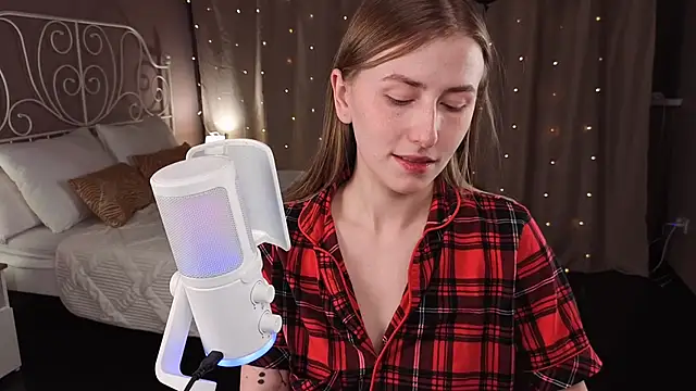 Snapshot of VesperaCeleste chatting on November 12, 2025, 5:44 am VesperaCeleste online show from November 12, 2025, 5:44 am