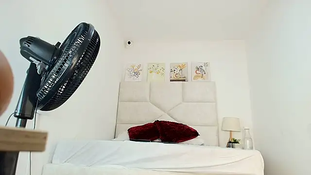 elizawiliamst online show from March 21, 2026, 11:58 am