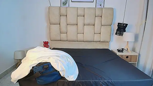 elizawiliamst online show from September 12, 2025, 11:54 am