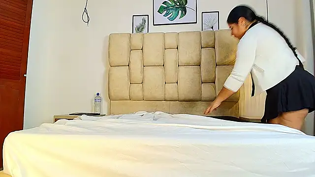 elizawiliamst online show from October 6, 2025, 12:06 pm