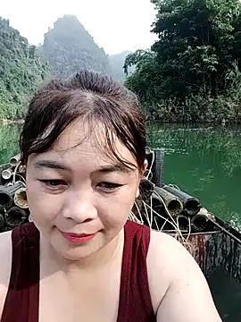 Lyly nuce online show from October 13, 2025, 1:29 am